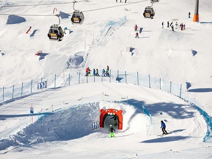 Hotels an der Piste - Skikurs direkt beim Hotel: für Kinder - Funslope neben dem Hotel - Wellness- und Familienhotel Egger in TOP LAGE