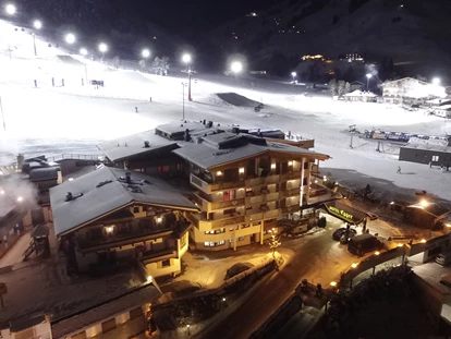 Hotels an der Piste - Skikurs direkt beim Hotel: für Kinder - Nächtliche Skiabenteuer - Wellness- und Familienhotel Egger in TOP LAGE