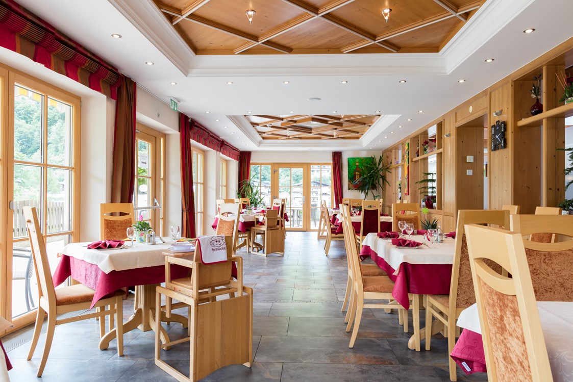 Skihotel: Restaurant Wintergarten - Wellness- und Familienhotel Egger in TOP LAGE