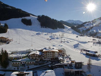 Hotels an der Piste - Skikurs direkt beim Hotel: für Kinder - Wellness- und Familienhotel Egger in TOP LAGE