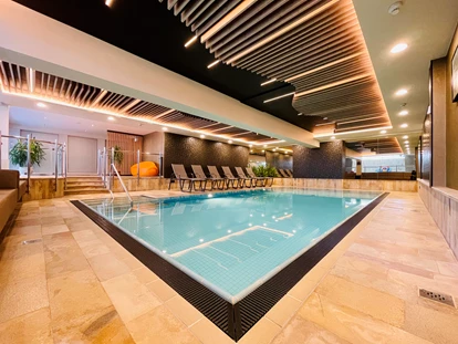 Hotels an der Piste - Skikurs direkt beim Hotel: für Kinder - Wellness- und Familienhotel Egger in TOP LAGE