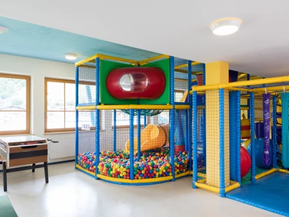 Hotels an der Piste - Skikurs direkt beim Hotel: für Kinder - Wellness- und Familienhotel Egger in TOP LAGE