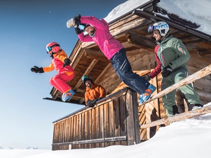Hotels an der Piste - Skikurs direkt beim Hotel: für Kinder - Wellness- und Familienhotel Egger in TOP LAGE