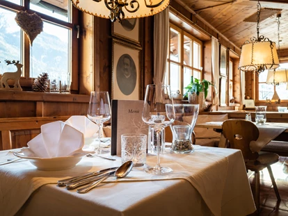 Hotels an der Piste - Verpflegung: Halbpension - Itter - Gaststube - HOTEL SENNINGERBRÄU