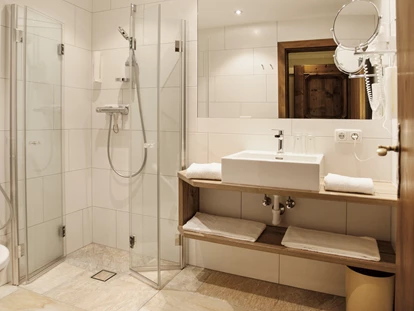 Hotels an der Piste - Verpflegung: Halbpension - Itter - Badezimmer - HOTEL SENNINGERBRÄU