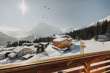 Skihotel: Panoramaaussicht aus dem ZImmer - Hotel Goldener Berg