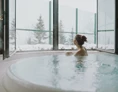 Skihotel: Nach dem Skifahren rein in den Whirlpool - Hotel Berghof | St. Johann in Salzburg