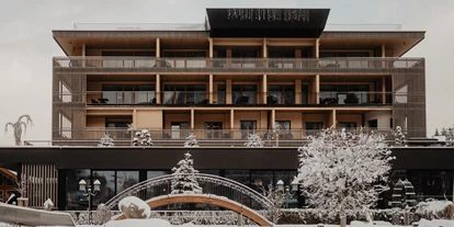 Hotels an der Piste - Skiverleih - Vorderansicht Hotel Berghof - Hotel Berghof | St. Johann in Salzburg