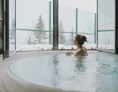 Skihotel: Nach dem Skifahren rein in den Whirlpool - Verwöhnhotel Berghof