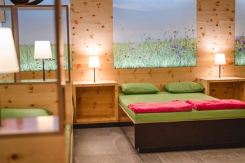 Skihotel: Relaxliegen in der Saunalandschaft - Hotel Salzburger Hof Zauchensee