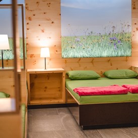 Skihotel: Relaxliegen in der Saunalandschaft - Hotel Salzburger Hof Zauchensee