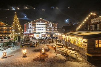 Skihotel: Hotelansicht Außen - Hotel Salzburger Hof Zauchensee