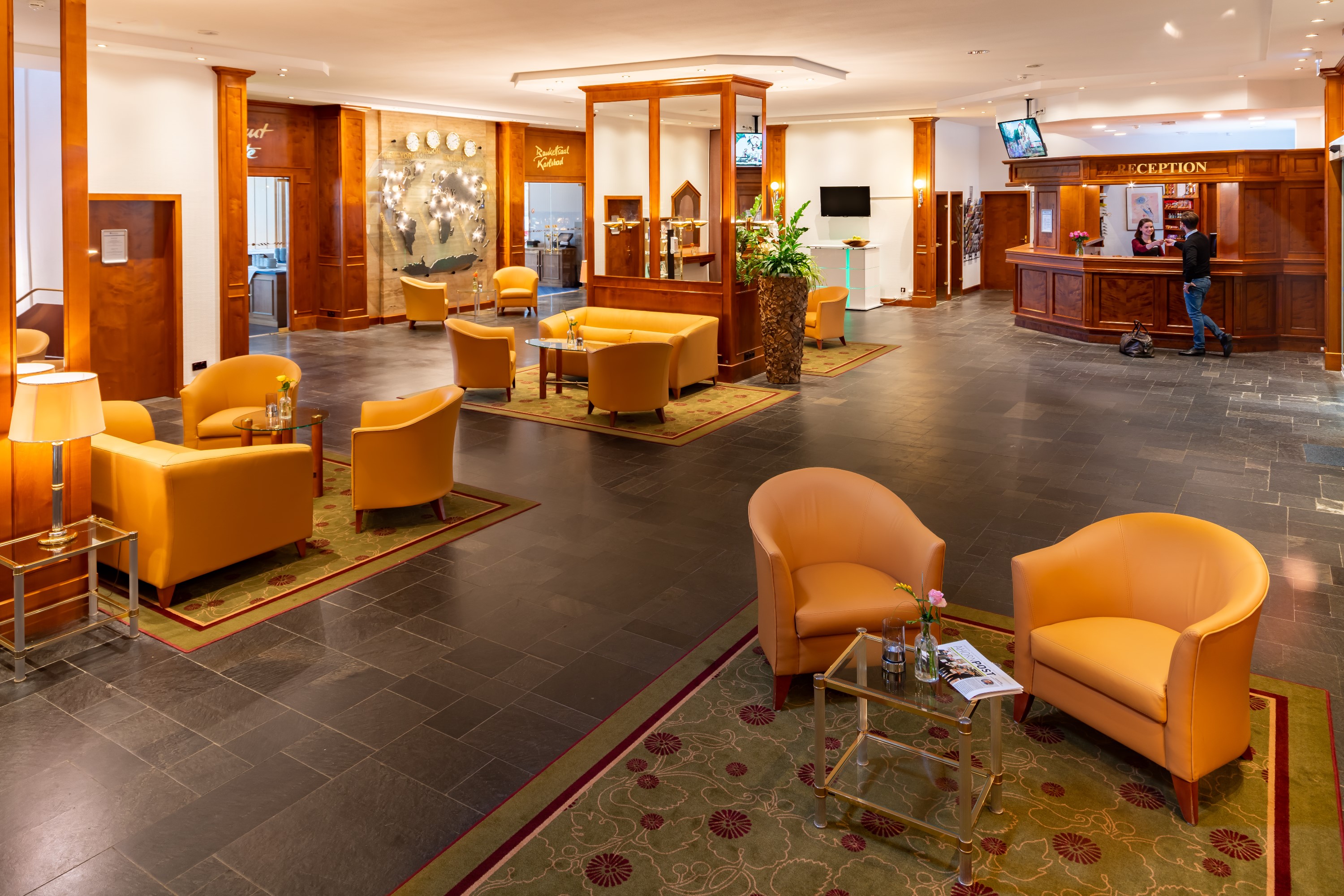 Skihotel: Lobby und Rezeption - Best Western Ahorn Hotel Oberwiesenthal - Haus | Umgebung