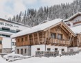 Skihotel: Außenansicht FIRSTpeak & Chalets - FIRSTpeak Zauchensee