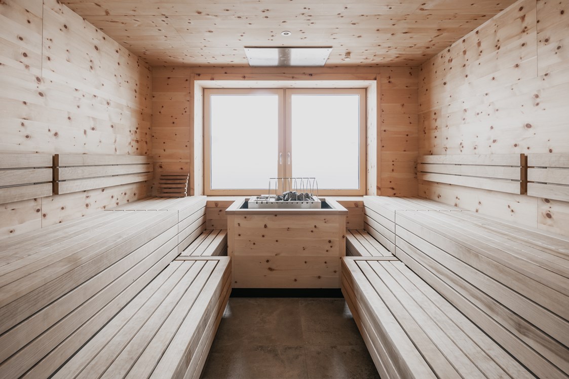 Skihotel: Bio-Sauna mit automatischem Aufguss - FIRSTpeak Zauchensee