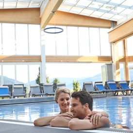 Skihotel: Nachdem Skifahren gönnen Sie sich die Auszeit in unserem Wellnessbereich mit tollem Schwimmbad - Schlosshotel Lacknerhof****S Flachau