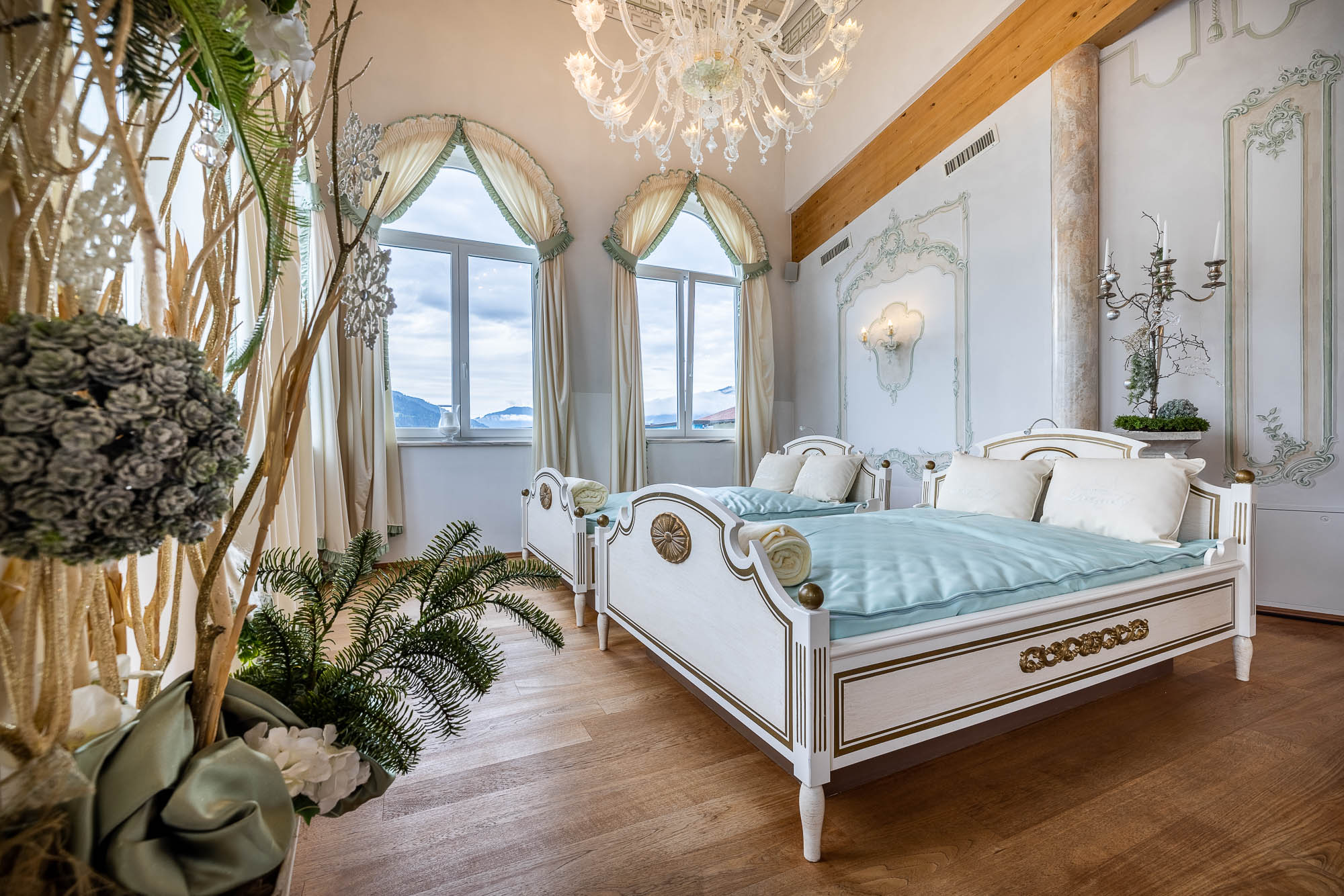 Skihotel: Ruheraum mit Wasserbetten und Blick auf die umliegenden Berge - Schlosshotel Lacknerhof****S Flachau - Wellness | Spa