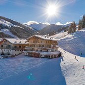 Hotels an der Piste: Ferienwohnungen in Saalbach-Hinterglemm - direkt an der Skipiste! Ski-In & Ski-Out am 12erKogel - Ferienwohnungen Perfeldhof