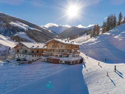 Hotels an der Piste - PLZ 6373 (Österreich) - Ferienwohnungen in Saalbach-Hinterglemm - direkt an der Skipiste! Ski-In & Ski-Out am 12erKogel - Ferienwohnungen Perfeldhof