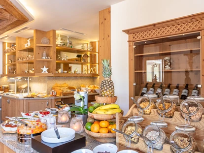 Hotels an der Piste - PLZ 6373 (Österreich) - Genießen Sie unser regionales Frühstücksbuffet mit vielen hausgemachten Produkten. Ferienwohnung mit Frühstück in Saalbach-Hinterglemm. - Ferienwohnungen Perfeldhof