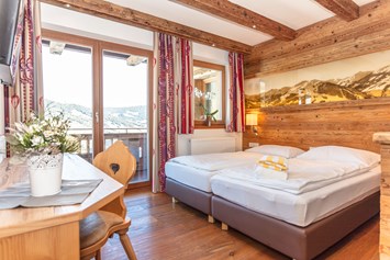 Skihotel: Ferienwohnung mit Aussicht auf Hinterglemm und auf die umliegende Pinzgauer Bergwelt  - Ferienwohnungen Perfeldhof