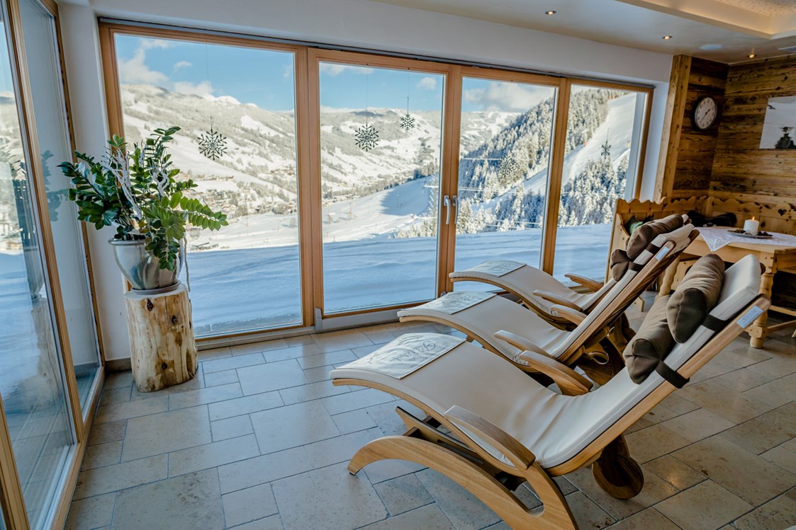 Skihotel: Ferienwohnung mit Sauna in Saalbach-Hinterglemm. Unser Panoramawellnessbereich hat eine atemberaubende Aussicht auf Hinterglemm - Ferienwohnungen Perfeldhof