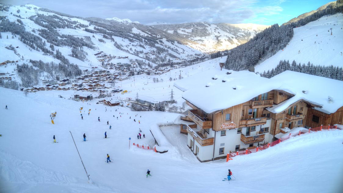 Skihotel: Skiurlaub direkt an der Skipiste am Zwölferkogel in Hinterglemm - Ferienwohnungen Perfeldhof