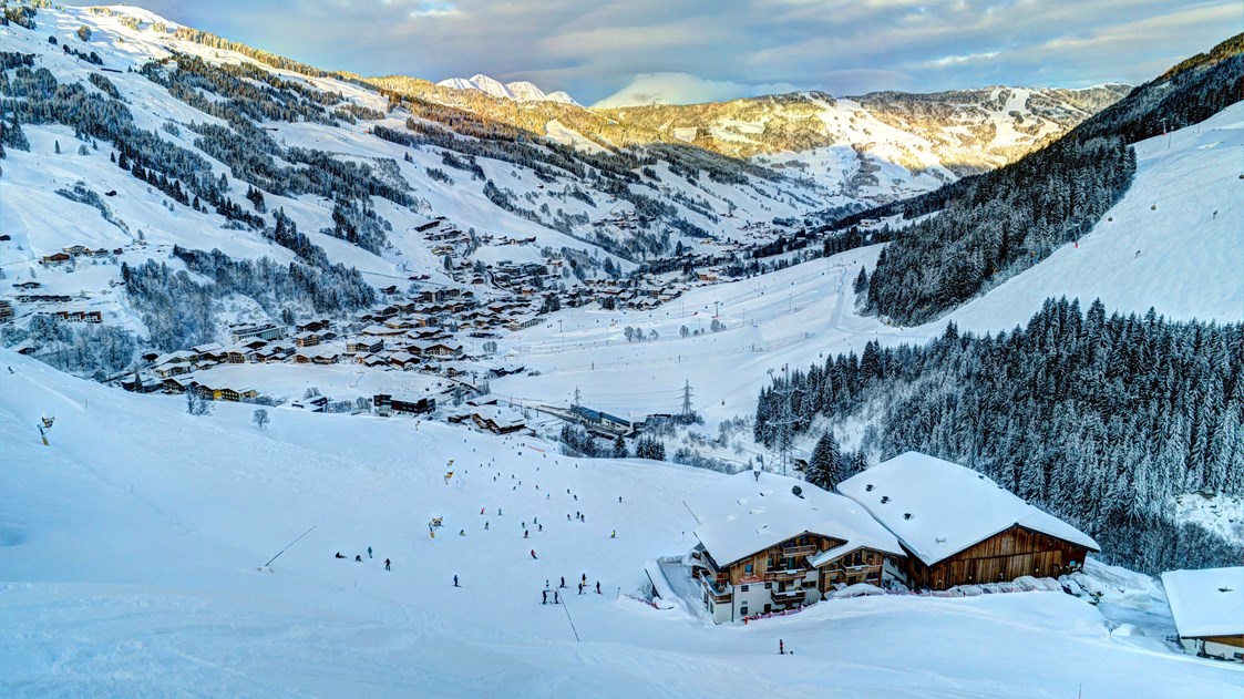 Skihotel: Aussicht ins Tal bei Tagesanbruch - Ferienwohnungen Perfeldhof