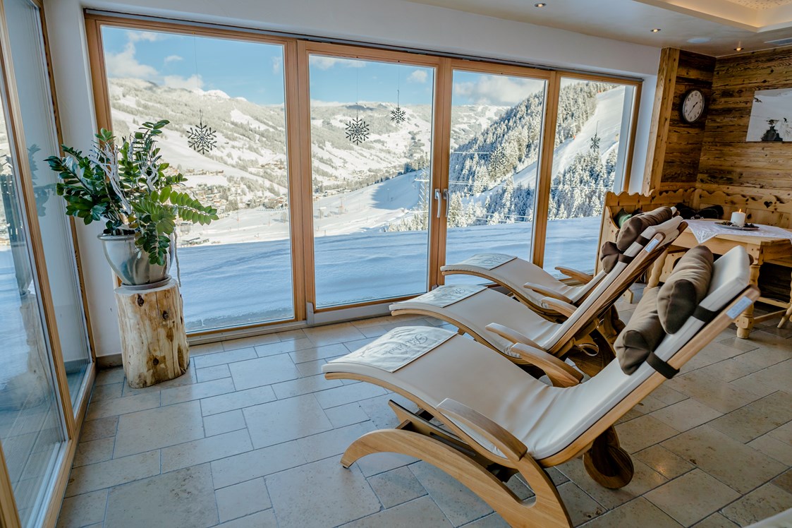 Skihotel: Aus unserer Sauna mit Ruheraum hat man eine atemberaubende Aussicht auf Hinterglemm - Ferienwohnungen Perfeldhof