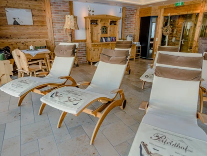 Hotels an der Piste - PLZ 6373 (Österreich) - Ruheraum im Sauna-Bereich - Ferienwohnungen Perfeldhof