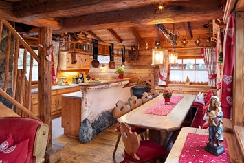 Skihotel: Große voll ausgestattete Küche  - Almdorf Flachau