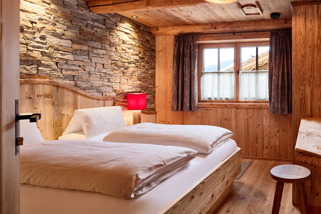 Skihotel: Schlafzimmer mit Doppelbett - Promi Alm Flachau
