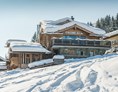 Skihotel: Chalet im Winter - Promi Alm Flachau