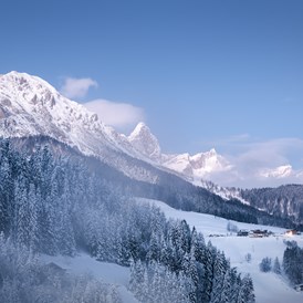 Skihotel: Herrliche Aussicht auf den Rettenstein und Dachsteingletscher direkt aus unserer Lodge-Lounge! - meiZeit Lodge