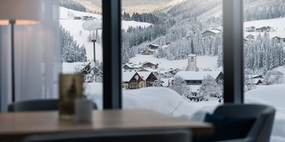 Hotels an der Piste - PLZ 8992 (Österreich) - Blick ins Dorf - meiZeit Lodge