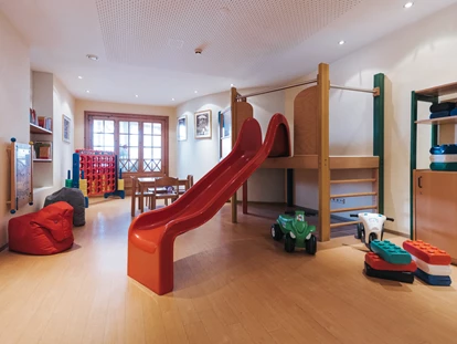 Hotels an der Piste - Skikurs direkt beim Hotel: für Kinder - Kinderspielraum - Hotel Schneider ****superior