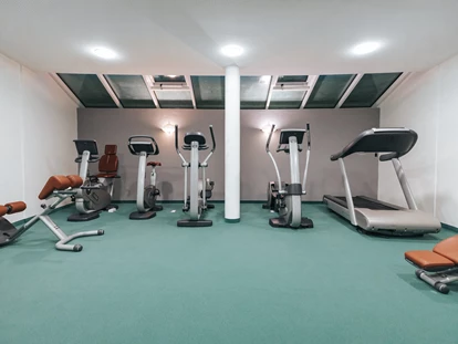 Hotels an der Piste - Skikurs direkt beim Hotel: für Kinder - Fitnessraum - Hotel Schneider ****superior