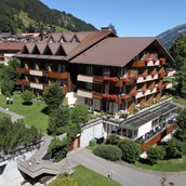 Skihotel - Aussenansicht Sommer - Hotel Steinmattli