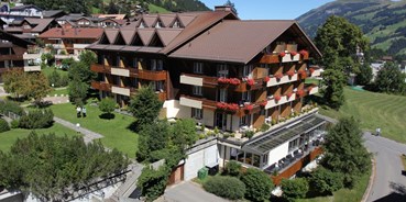 Hotels an der Piste - PLZ 3963 (Schweiz) - Aussenansicht Sommer - Hotel Steinmattli