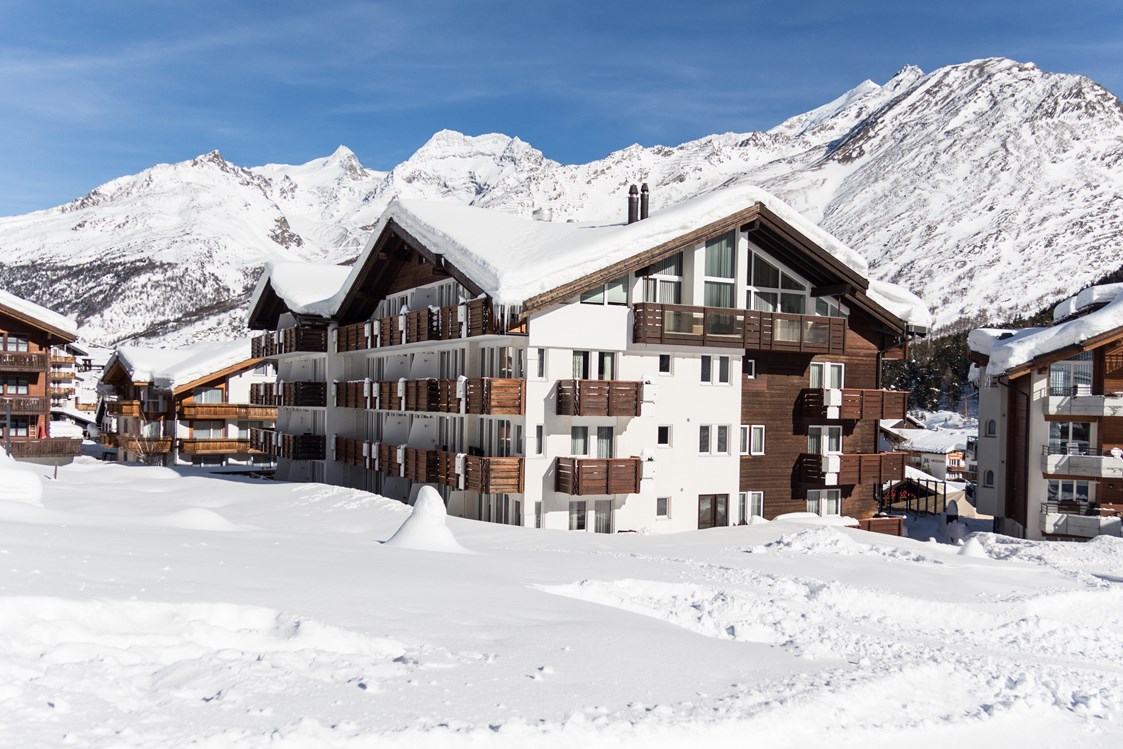 Skihotel: Hotel Außenansicht im Winter - Saaserhof Apartments