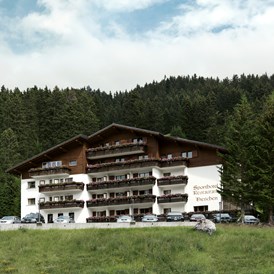 Skihotel: Aussenansicht Sommer - Hotel Dieschen
