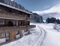 Skihotel: Aussenansicht Winter Chalet - Ski in and Ski out - Hotel Dieschen