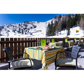 Skihotel: Terrasse auf der Skipiste - Sports&Nature Hotel Boè