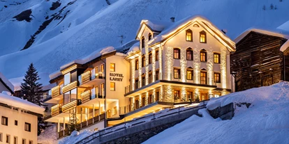Hotels an der Piste - Sauna - Kappl (Kappl) - LARET private Boutique Hotel | Adults only
Privates Ambiente und Persönlichkeit.
Individueller Service mit Charakter, Charme und Flair.
Lassen Sie sich Willkommen heissen, überraschen und wertschätzen.
14 Zimmer in den Kategorien Nature SPA Suite, Wellness Suite, Panorama Superior, Alpine Superior und  Alpine Historic.
Hotelbar, Restaurant, Aufzug, Tiefgarage, Parkplätze, Skiraum, Schuhheizung
Sauna/Sanarium, Infrarotkabine, Ruheraum, TESLA Destination Charging
Hoteleigener Ski-Shuttle zur Silvretta Arena Samnaun-Ischgl (6min), Ortsbus Haltestelle vor Hotel
Ski-out zum Hotel über Piste #60 - LARET private Boutique Hotel | Adults only