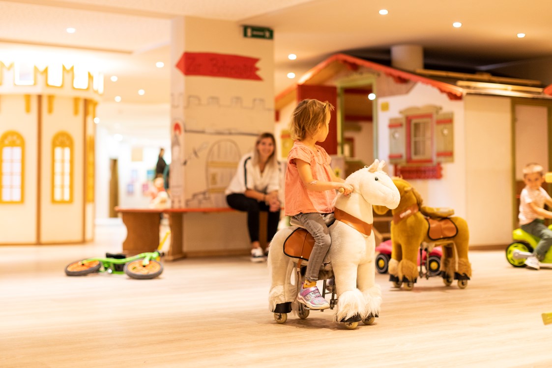 Skihotel: 1000m² Indoor Spielfläche für unsere kleinten STARS - Baby- & Kinderhotel Laurentius