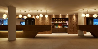 Hotels an der Piste - Sauna - Kappl (Kappl) - Hotel Rezeption mit Hotel Shop - Baby- & Kinderhotel Laurentius