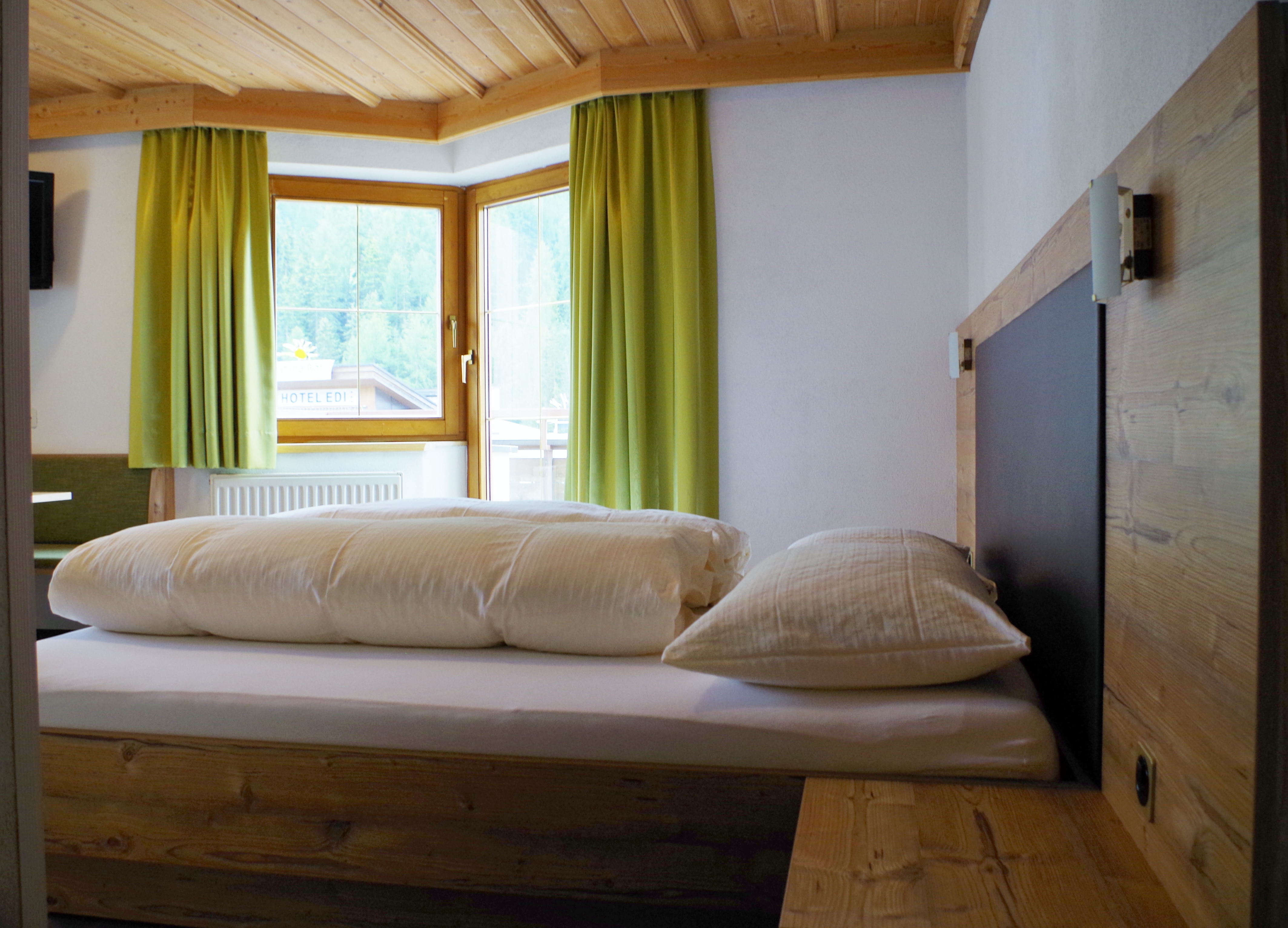 Hotels an der Piste - Schweiz - Doppelzimmer Deluxe - Hotel Edi