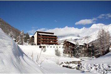 Skihotel: Ski in & Ski out Hotel
direkt an den Skipisten & Bergbahnen

nur eine Minute von den Liften und 2 Minuten von der Seilbahn entfernt. - Hotel Bristol *** Saas-Fee