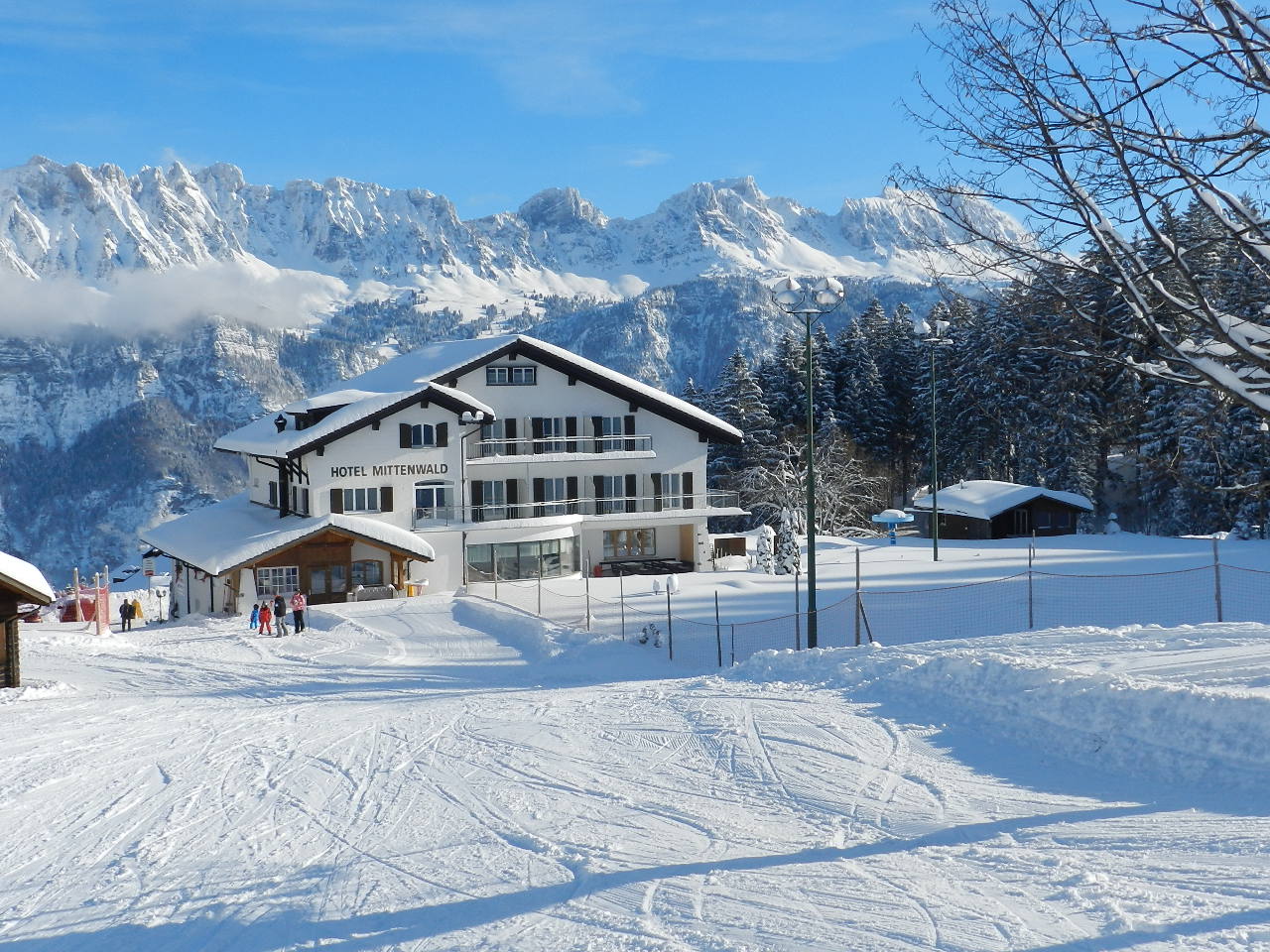 Skihotel:  Skipiste zum  Mittenwald  - CASA MITTENWALD Flumserberg Tannenheim, zentral - Haus | Umgebung
