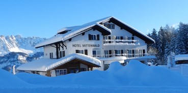 Hotels an der Piste - Appenzell - Willkommen im Mittenwald. VOM BRETT INS BETT... direkter Pistenanschluss. 
Ski- Schlittel- Langlauf- Hallenbad... in nächster Nähe - Hotel Pizzeria Mittenwald Flumserberg Tannenheim